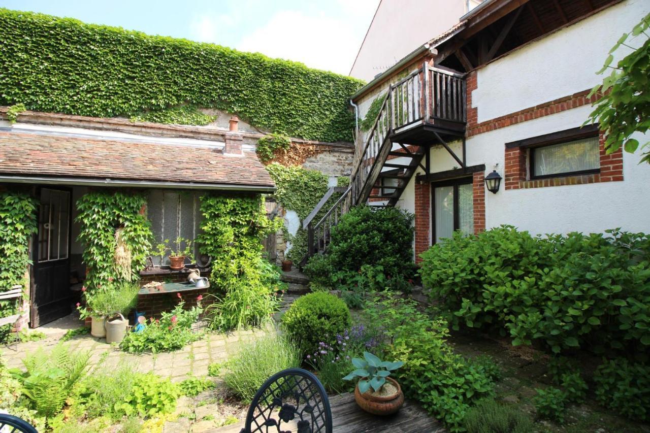 Jardin De Mathilde Nangis Exterior foto